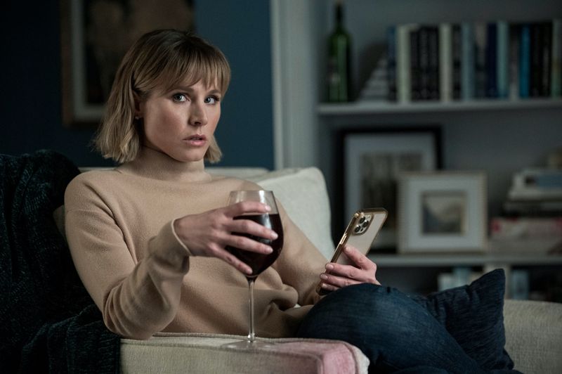 Kristen Bell spielt die Hauptrolle in dem Parodie-Thriller von Netflix