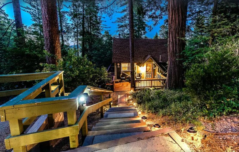 Gemütliches Cottage mit Ambient Deck (Lake Arrowhead, Kalifornien)