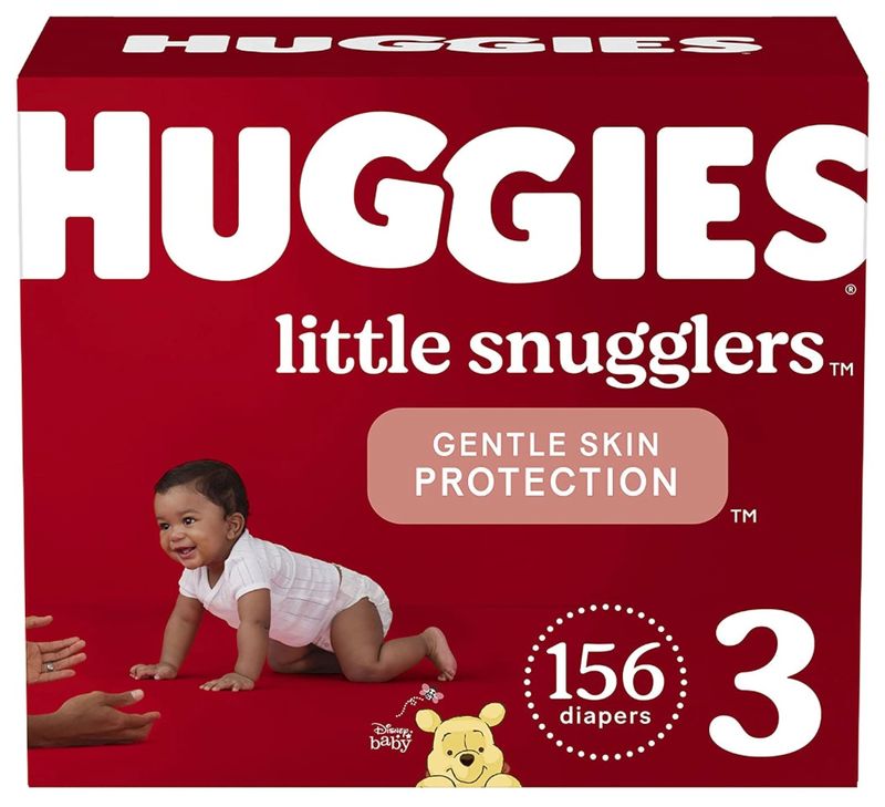 Red Huggies Little Snuggles Windelverpackung mit Baby, das zur Mutter krabbelt